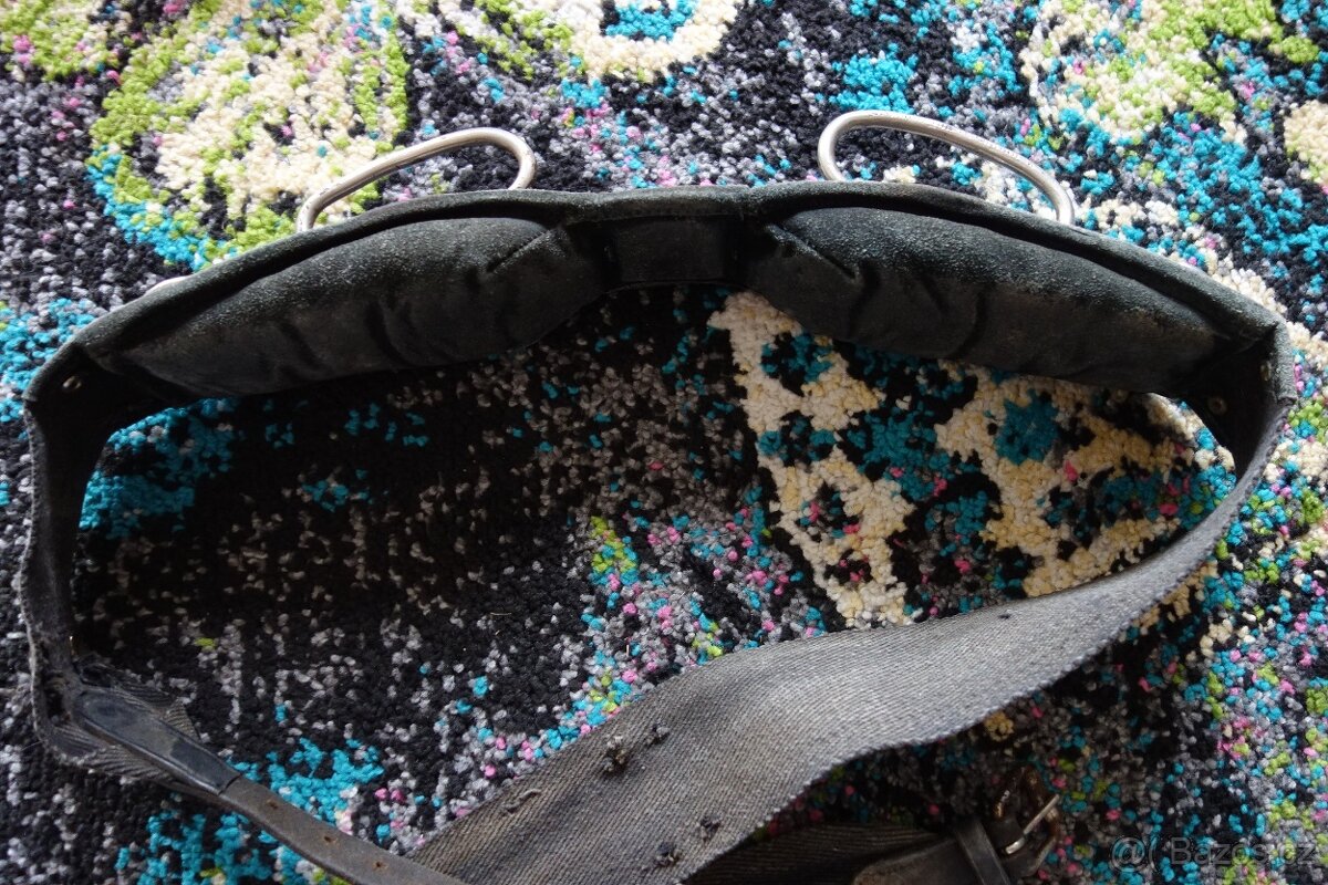 Úklid sedlovny - věci na koně - 11