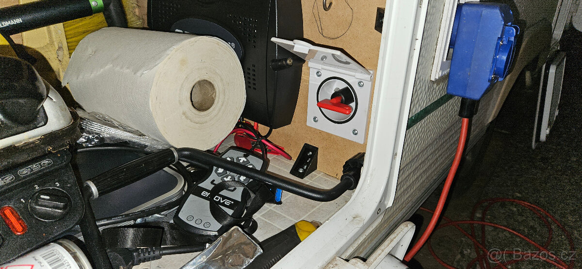 Obytný přívěs Chateau 400 - 11