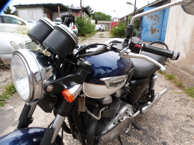 Triumph Bonneville - 11