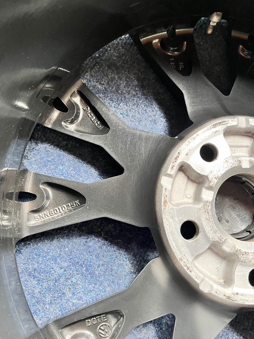 5x112 R17 VW Tiguan / Tulsa - originál Alu + šrouby - 11