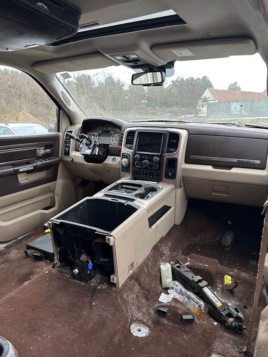 Dodge RAM 1500 Longhorn 2017 náhradní díly - 11