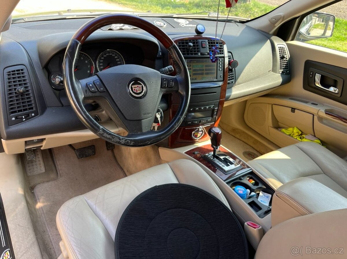 Cadillac SRX 4.6i - 11