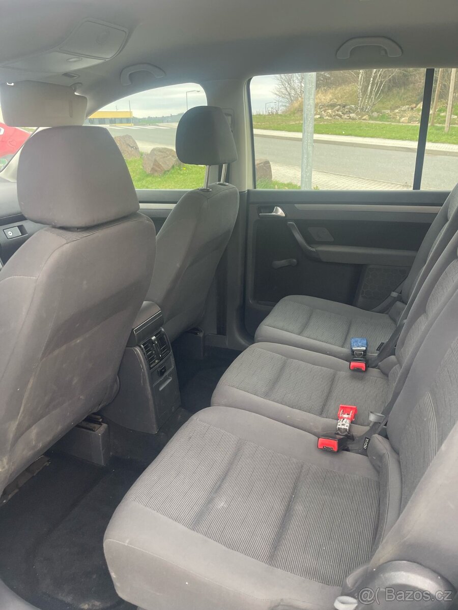 Volkswagen Touran 2.0D EcoFul, na splátky bez registru - 11