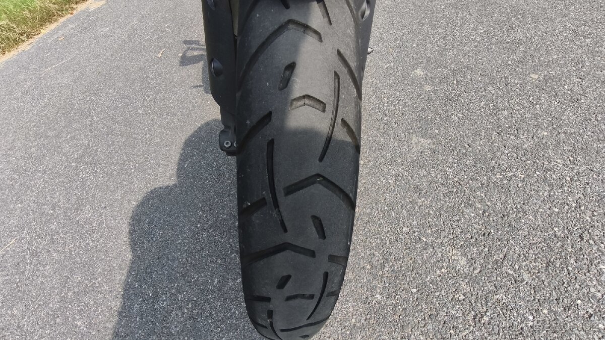 Triumph Tiger 800 XRX - 11