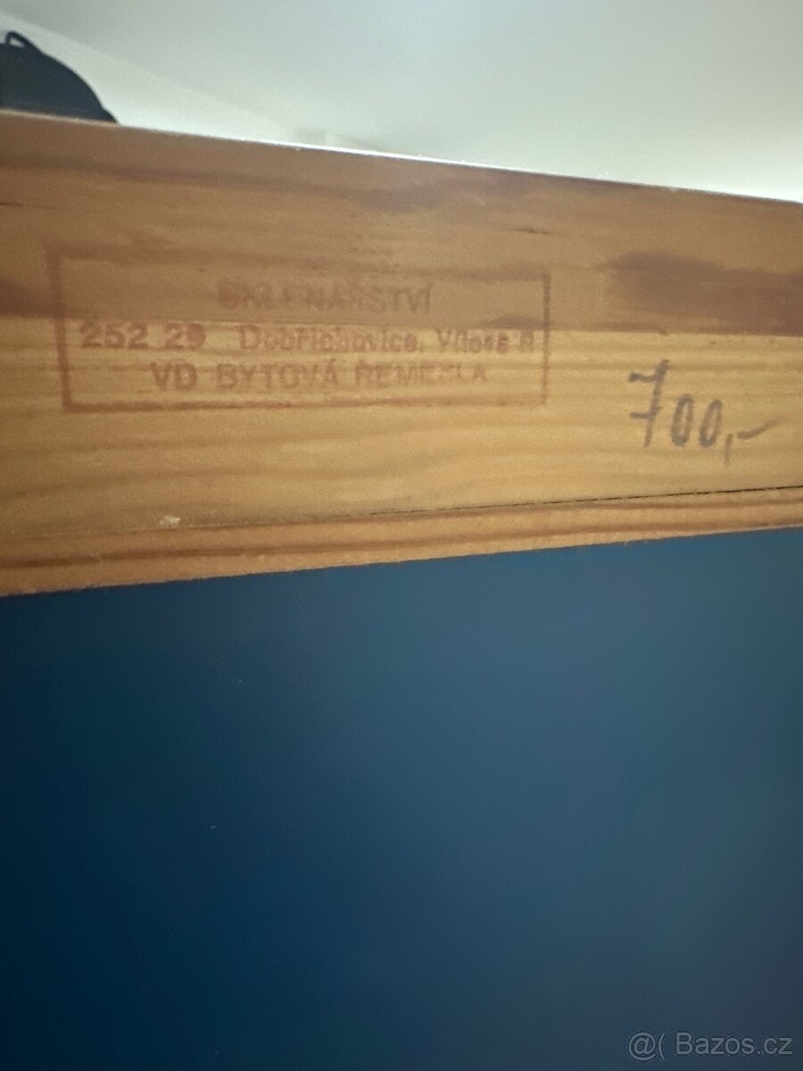 Elegantní vintage zrcadlo v masivním dřevěném rámu - 11