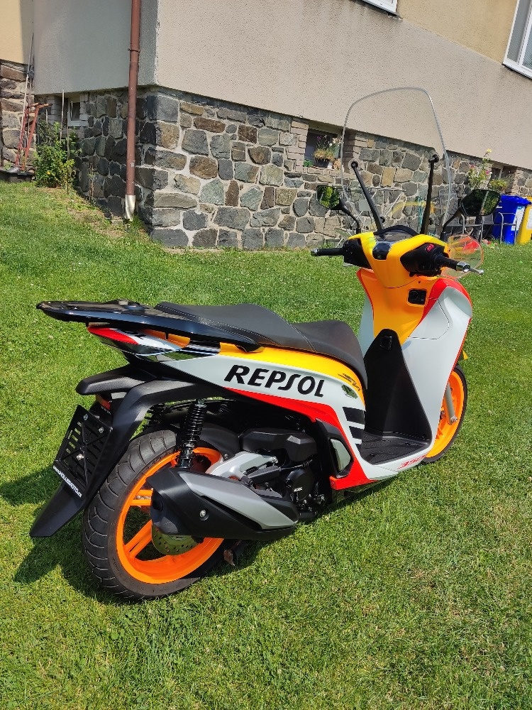 Honda SH 350 i ABS, TC (2021) REPSOL - 11