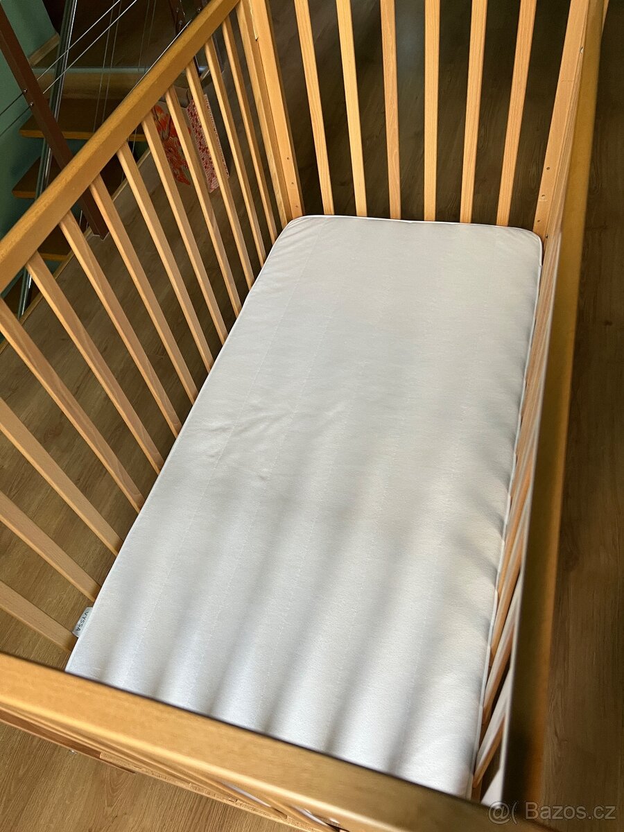 Dětská postýlka + matrace a prostěradla - 11