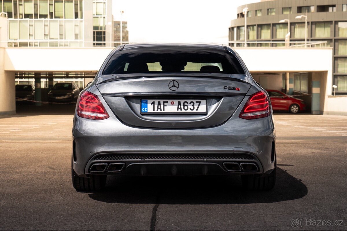 Mercedes-Benz C63 AMG - 11