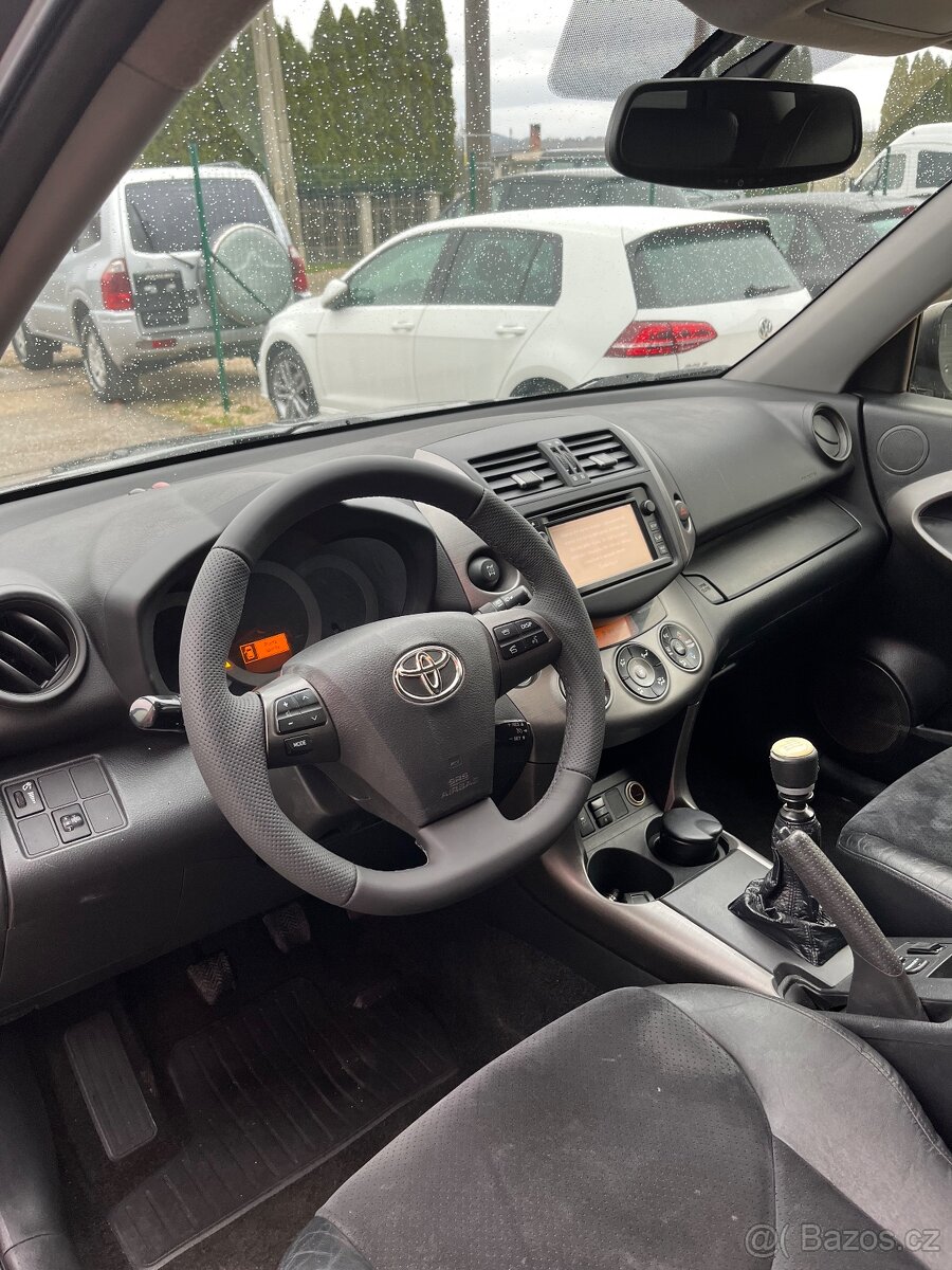Toyota Rav4 D-4D 4x4 = Uzávierka, Top Stav, Bez korozie = - 11