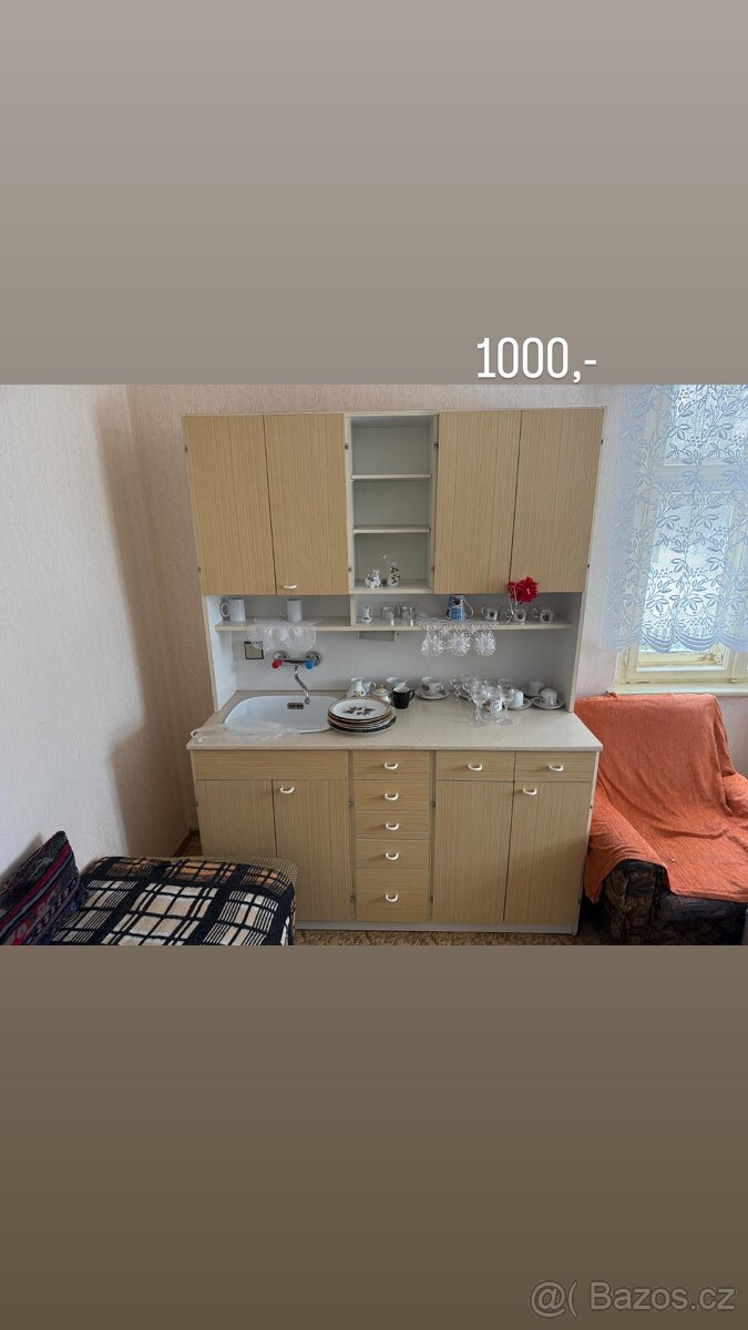 Výprodej domu - linky, gauče, stoly, postele - 11