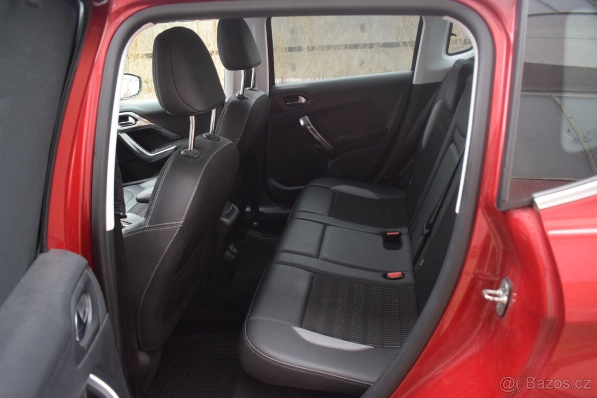 Peugeot 2008 1.2 PureTech ALLURE/VÝBAVA/MAN - 11