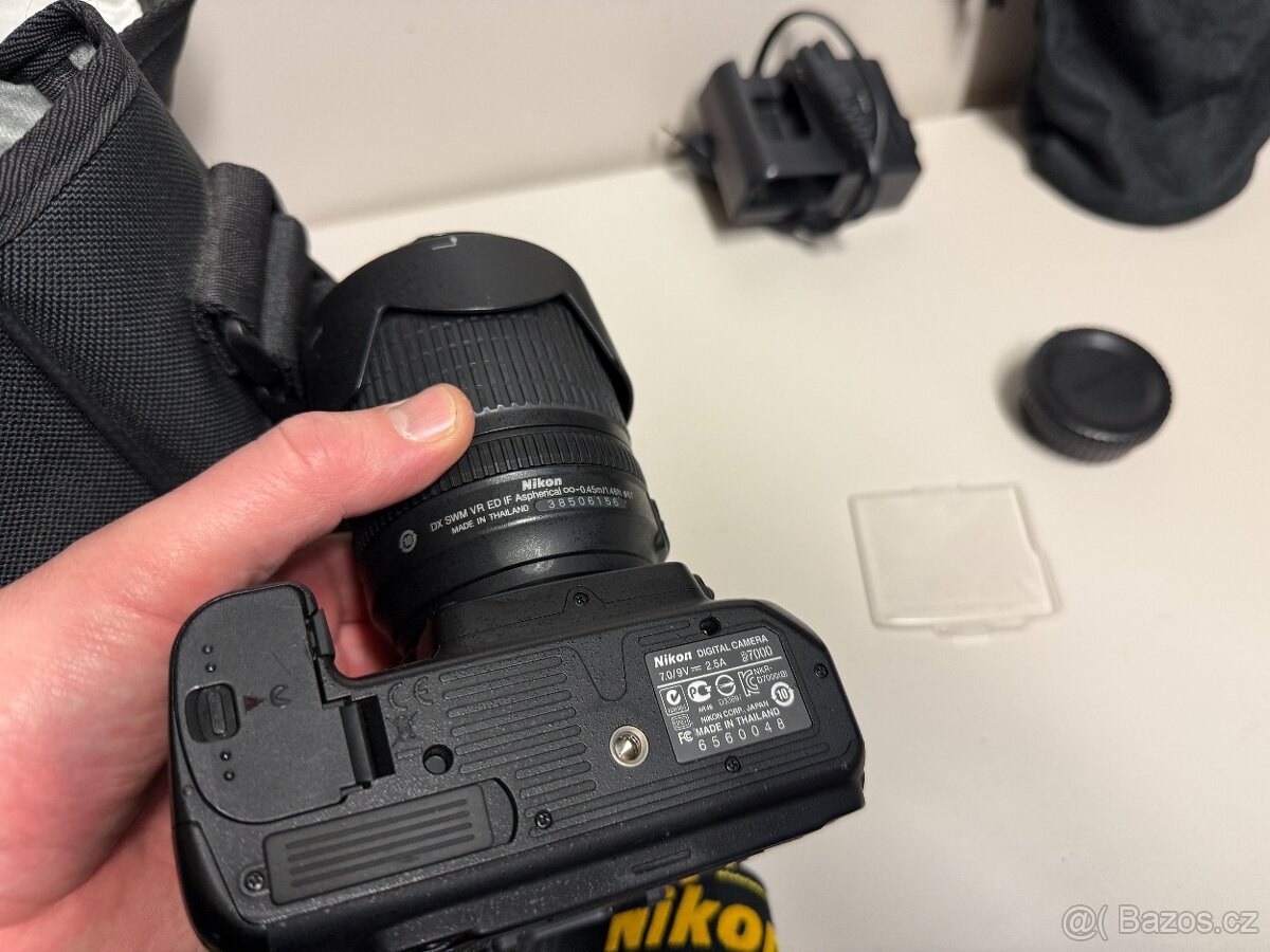 Nikon D7000 s příslušenstvím - 11