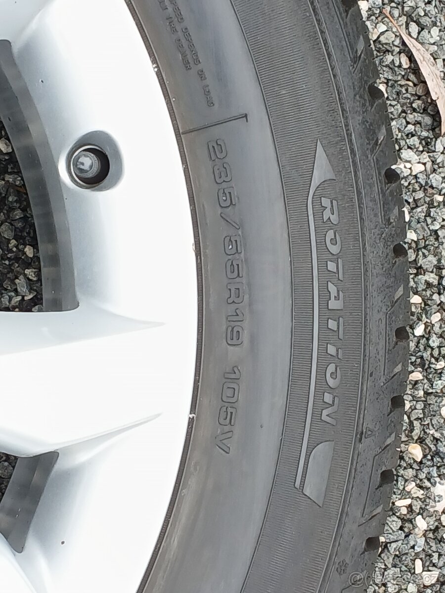 Zimní orig alu Audi Q5 Fulda 235/55/19 super vzorek 8mm - 11