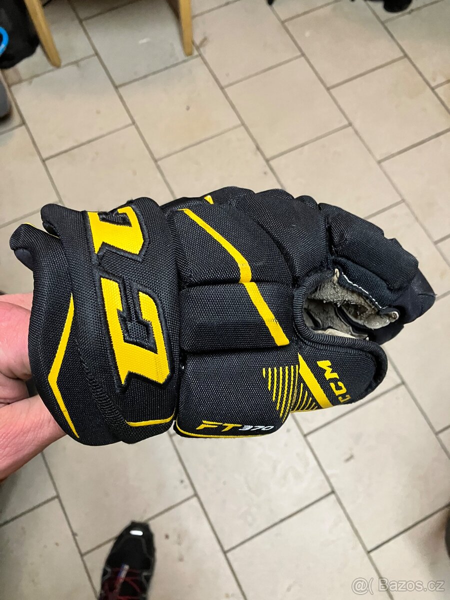 Hokejová výzbroj - 11