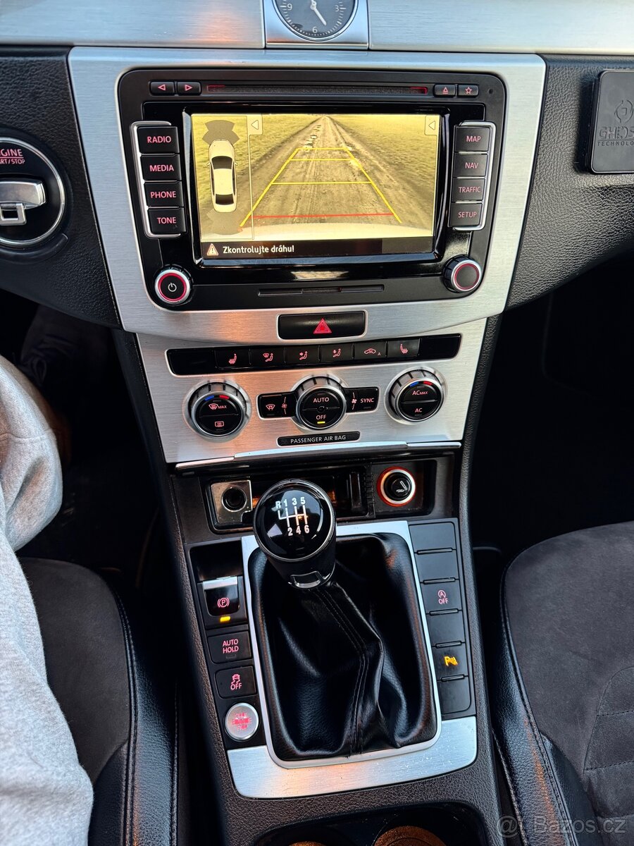 Volkswagen Passat B7 2.0 tdi - 11