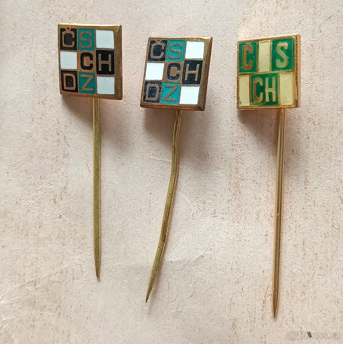 stare smaltovane jehlicove odznaky - ruzne druhy, 70 leta - 11