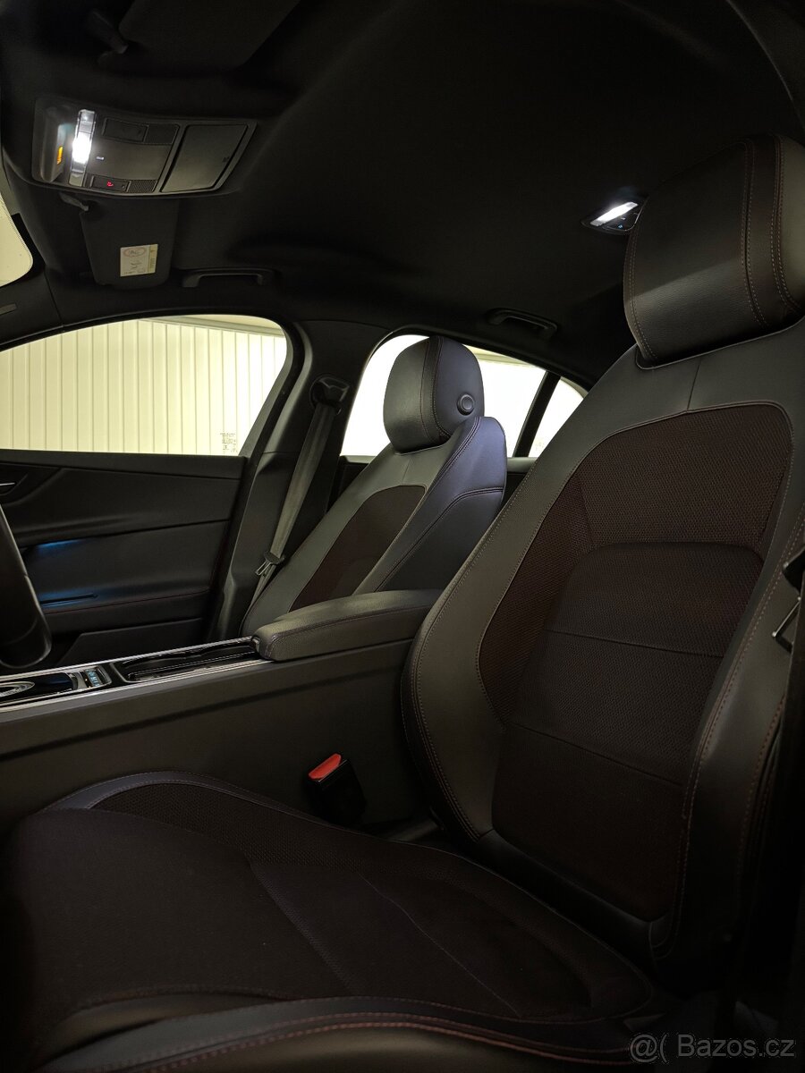 Jaguar XE 2.0D 4x4 R-SPORT DYNAMIC - 11