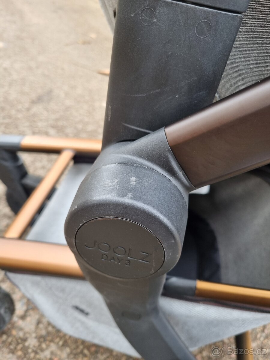 Prodám kočárek vojkombinaci Joolz day 3 Studio graphite grey - 11