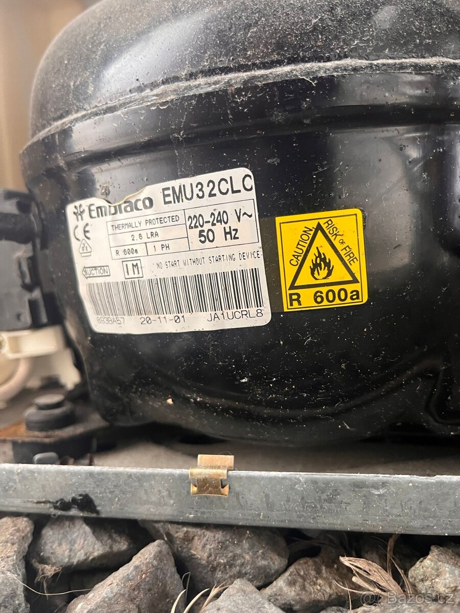 Lednice kombinovaná s mrazákem- LIEBHERR - 11