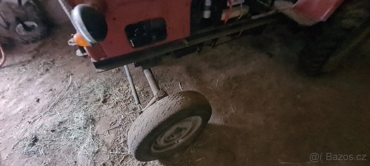 Malotraktor s hydraulikou - 11