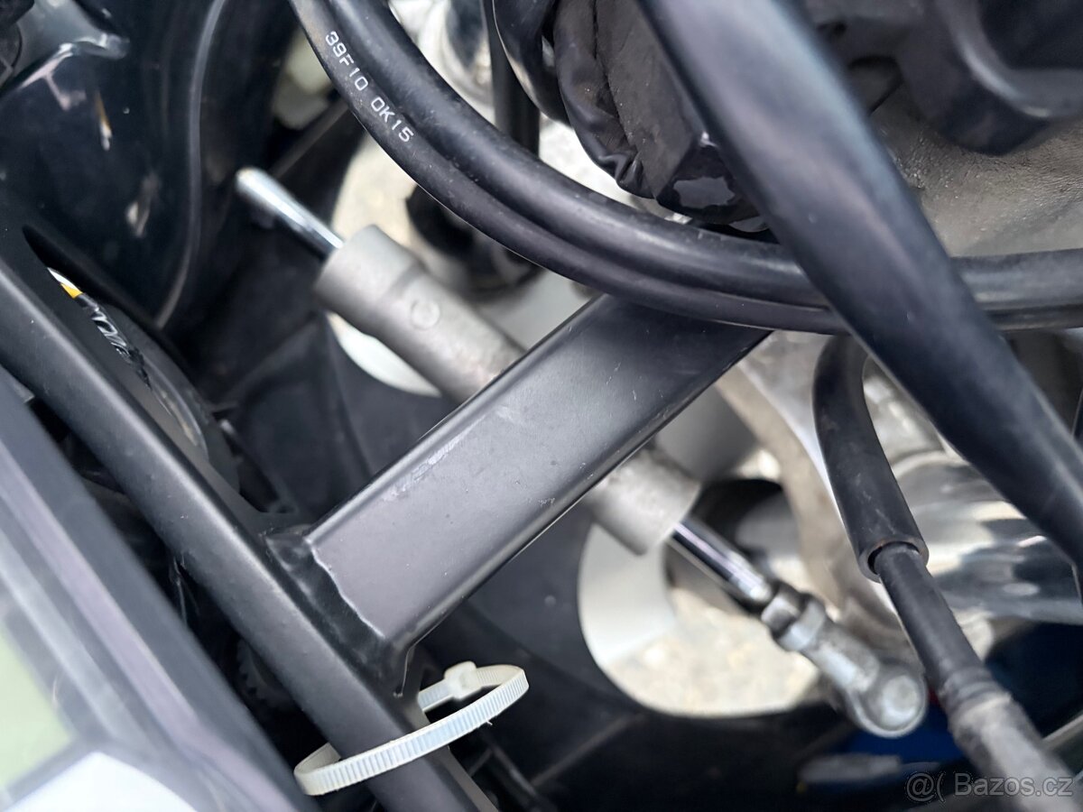 Suzuki gsxr 600 k1 - 11