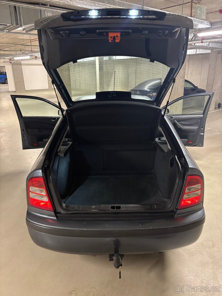 Škoda Octavia Tour 1.6 MPI - 11