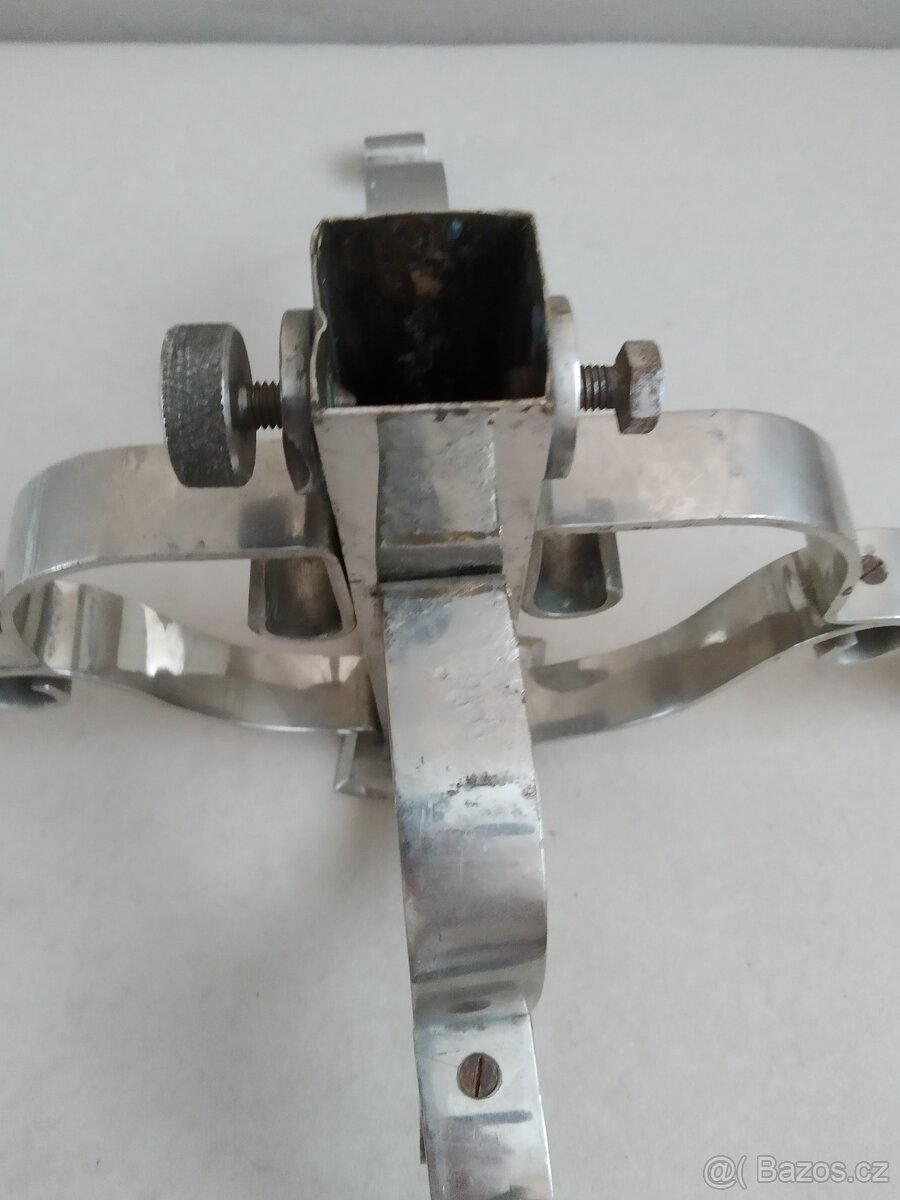 Starý kovový stojan - 11