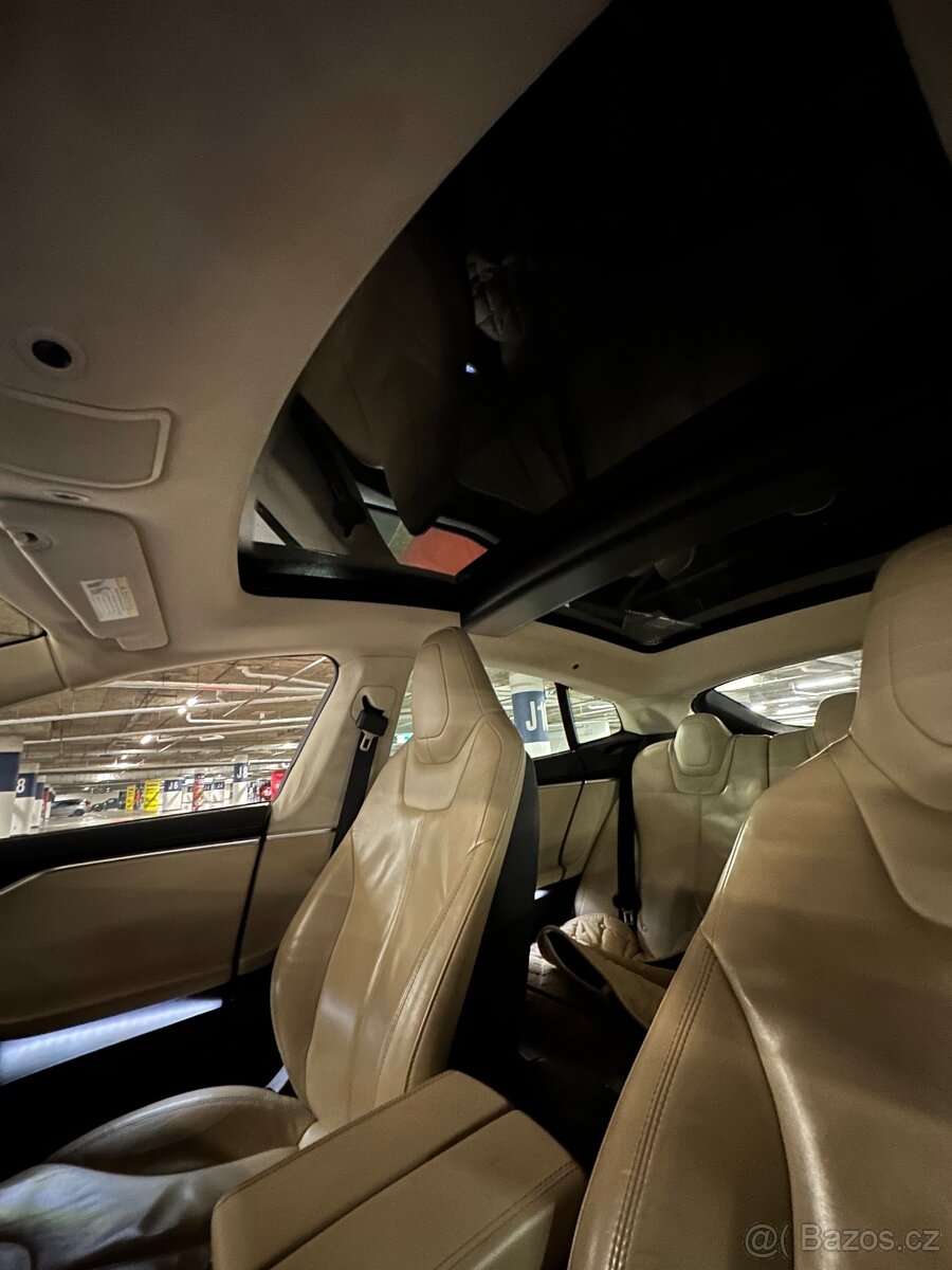 Tesla Model S - 11