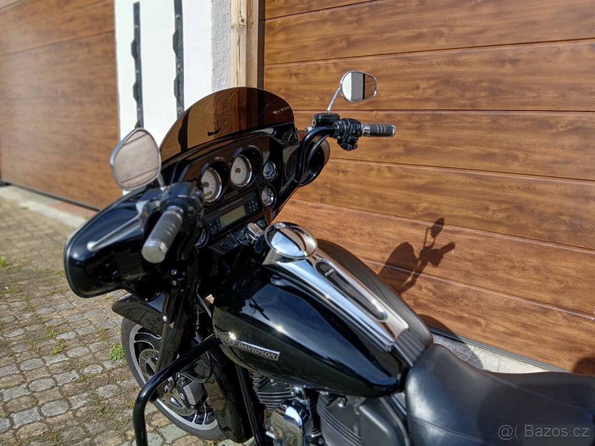 Harley-Davidson FLHX Street Glide 103 - 11