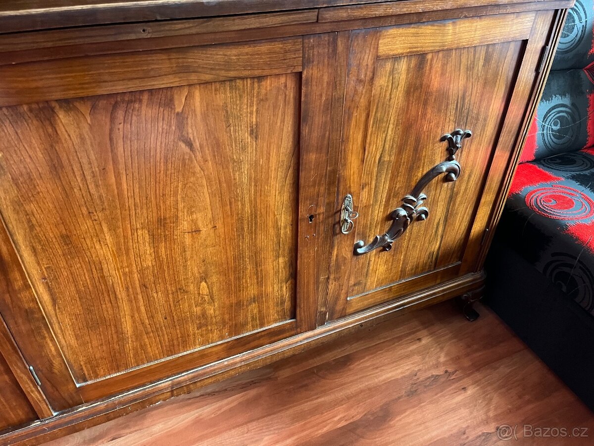 Starožitný nábytek, příborník/kredenc - 11