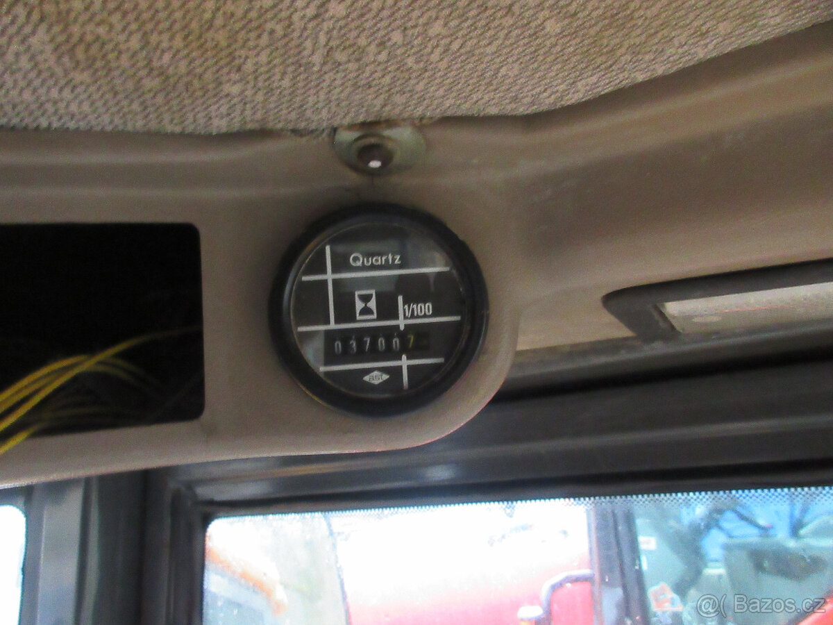 Kolový nakladač JCB 407 - 11
