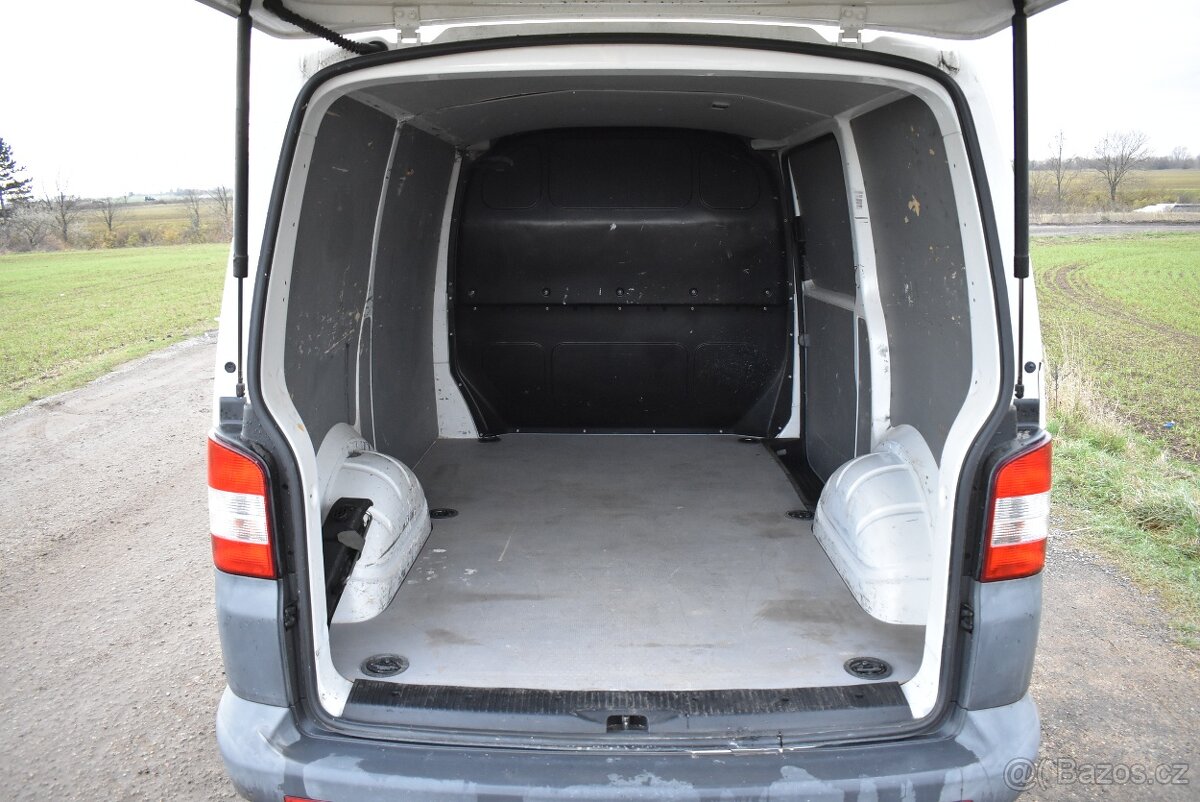 VOLKSWAGEN TRANSPORTER 2,0TDI 300 520 KM,AC,TAŽNÉ,TOP - 11