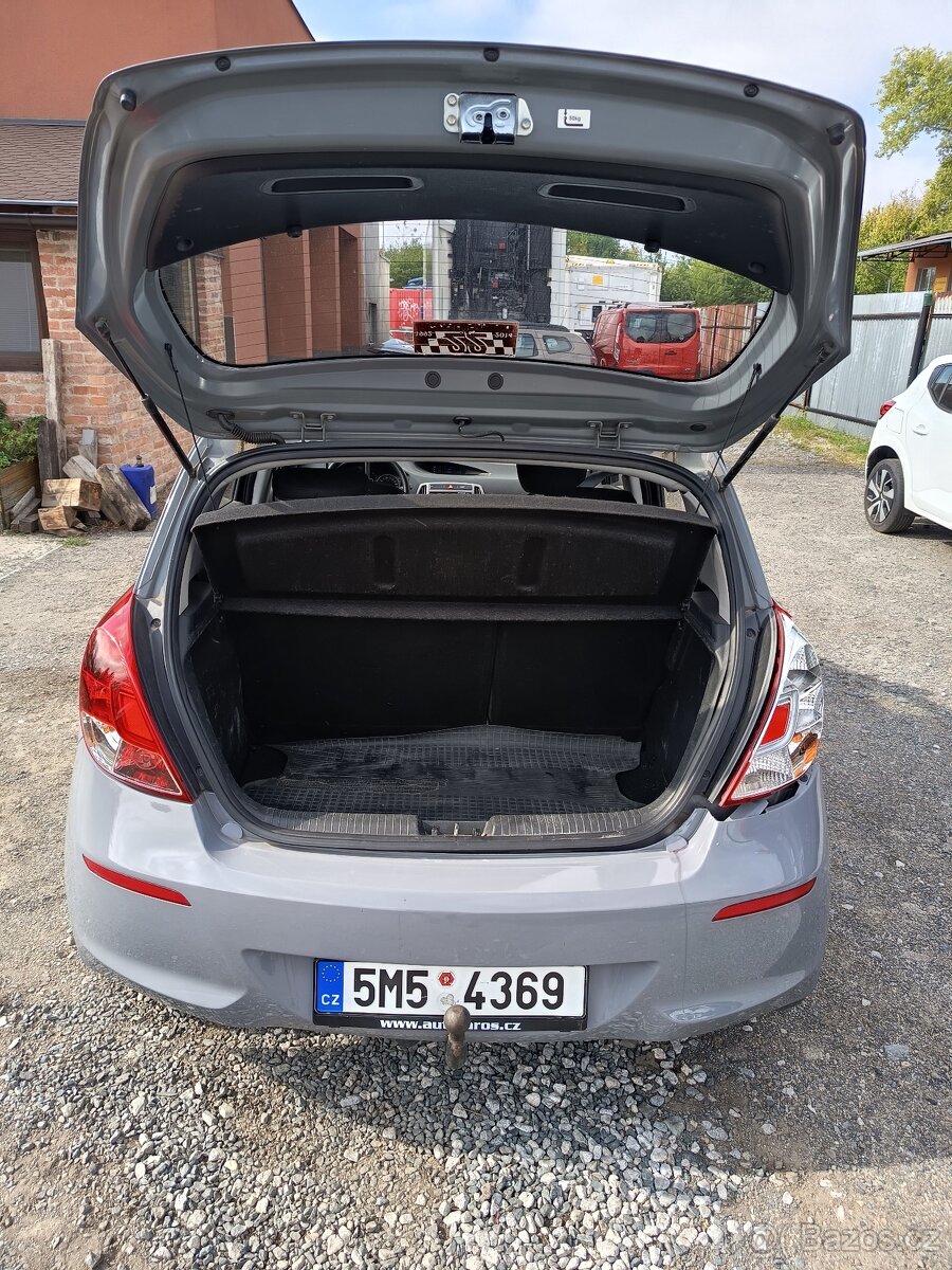 Hyundai I20 1.2 62 kw, 9/2014 ČR - 11