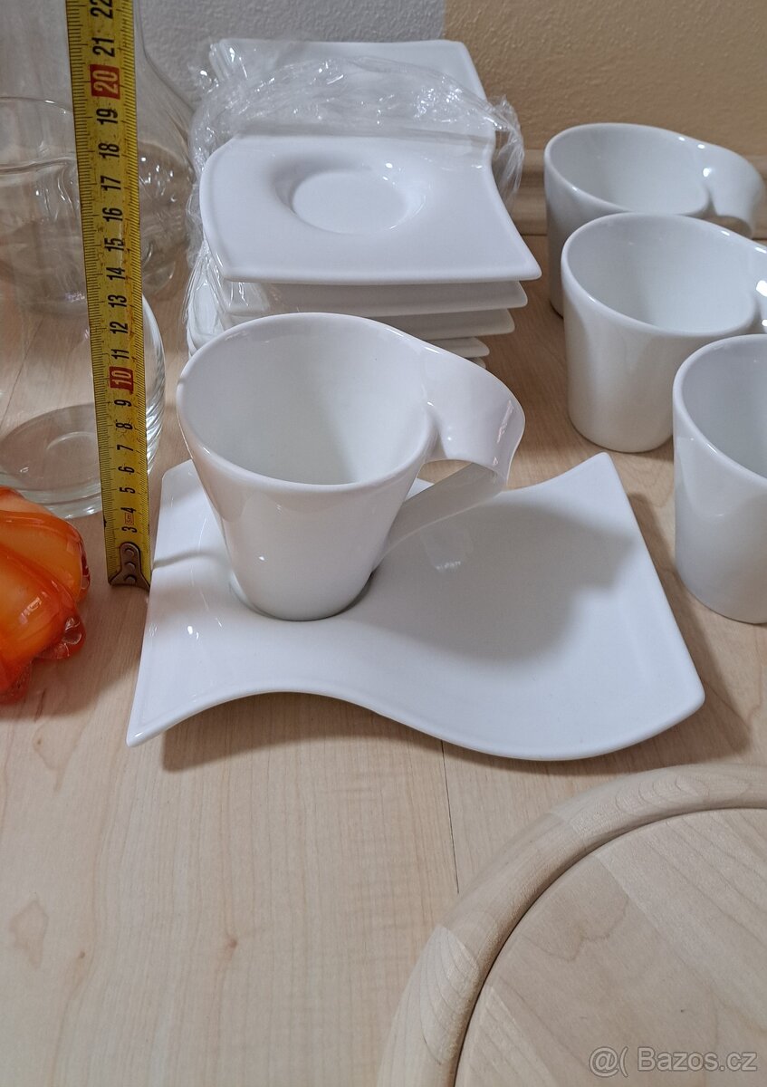 Vázy, šálky, džbány, tácek, prkýnko, odměrka,... - 11