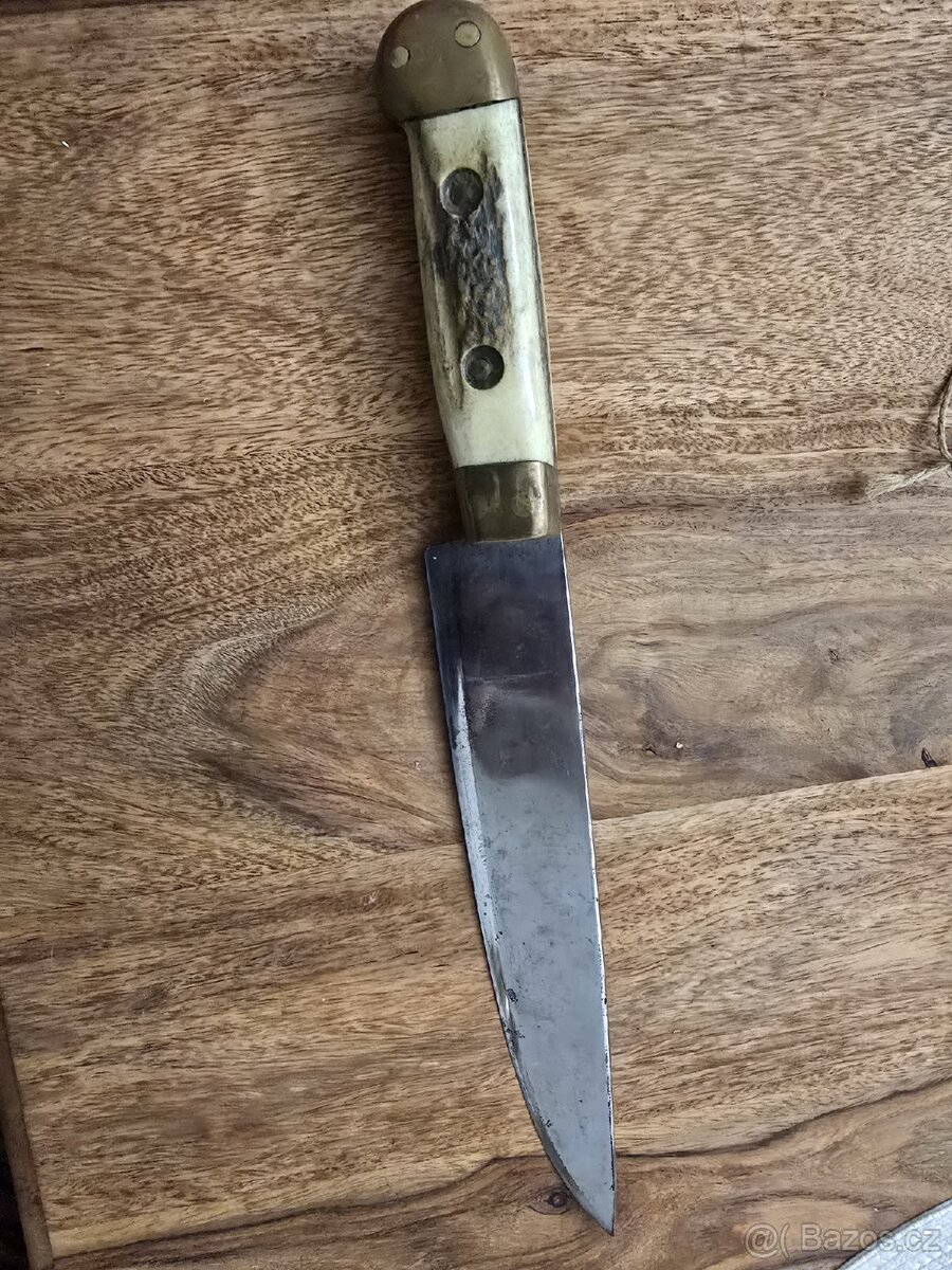 LOVECKÝ TESÁK - 11