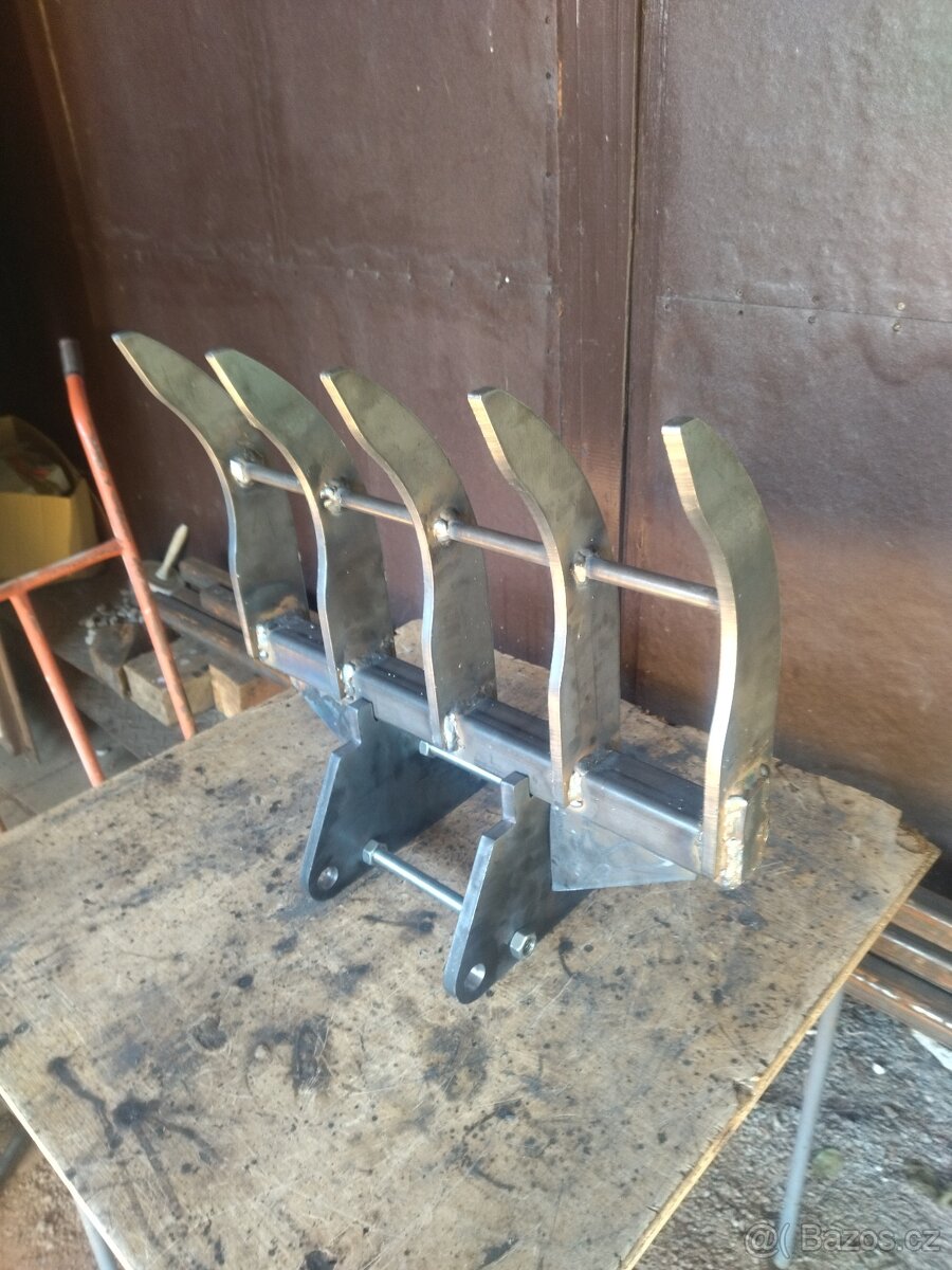 příslušenství k bagrům,trny,prosívací lžíce,hrábě - 11