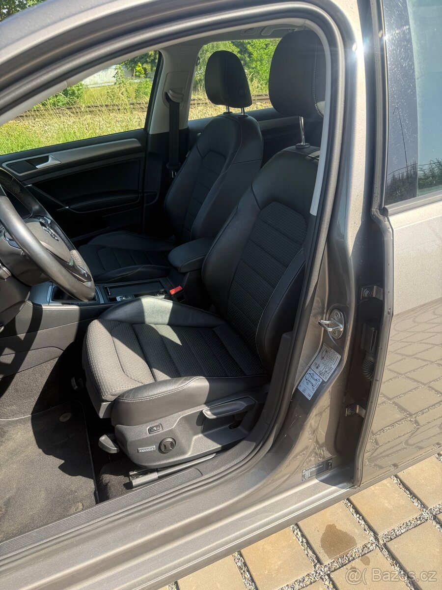 Volkswagen Golf 7 variant 1,6 TDI 81KW. Tažné,NAVI, LED - 11