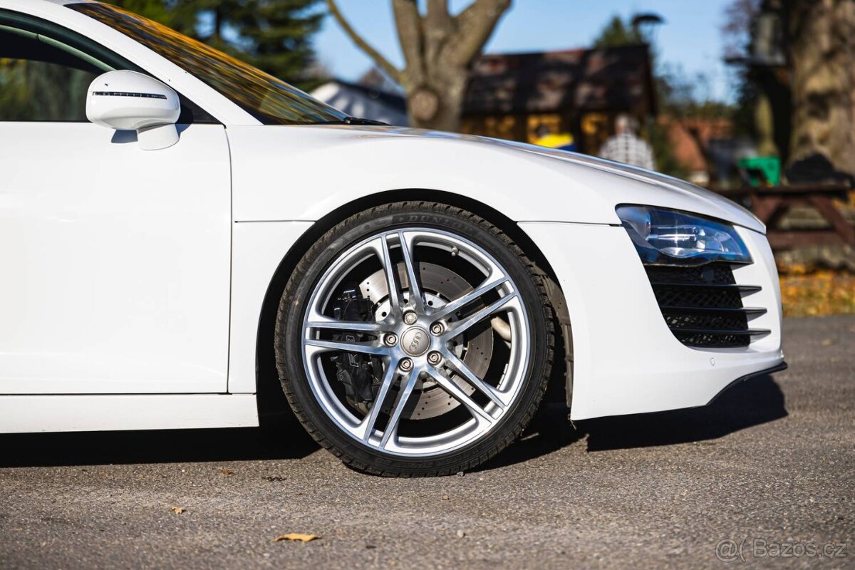 Audi R8 2010 - 11