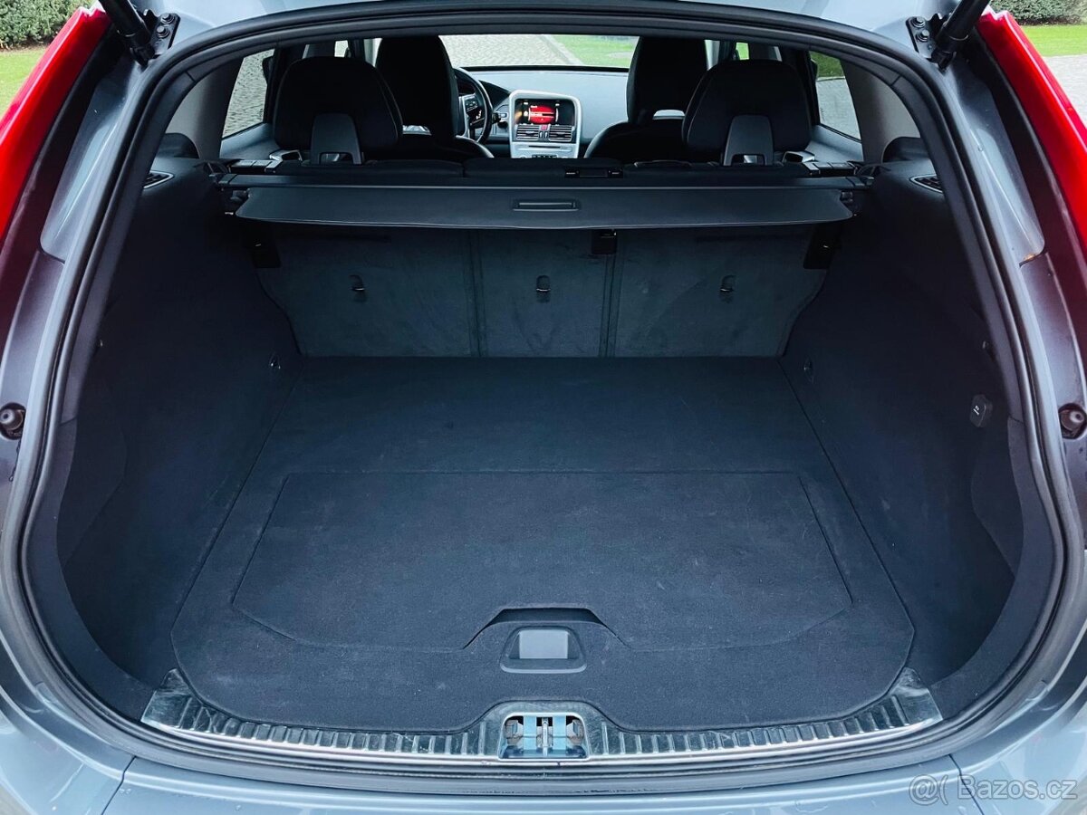 Volvo XC60 2.4D 4x4 5VÁLEC AUTOMAT 1.MAJITEL LED SERVISKA - 11
