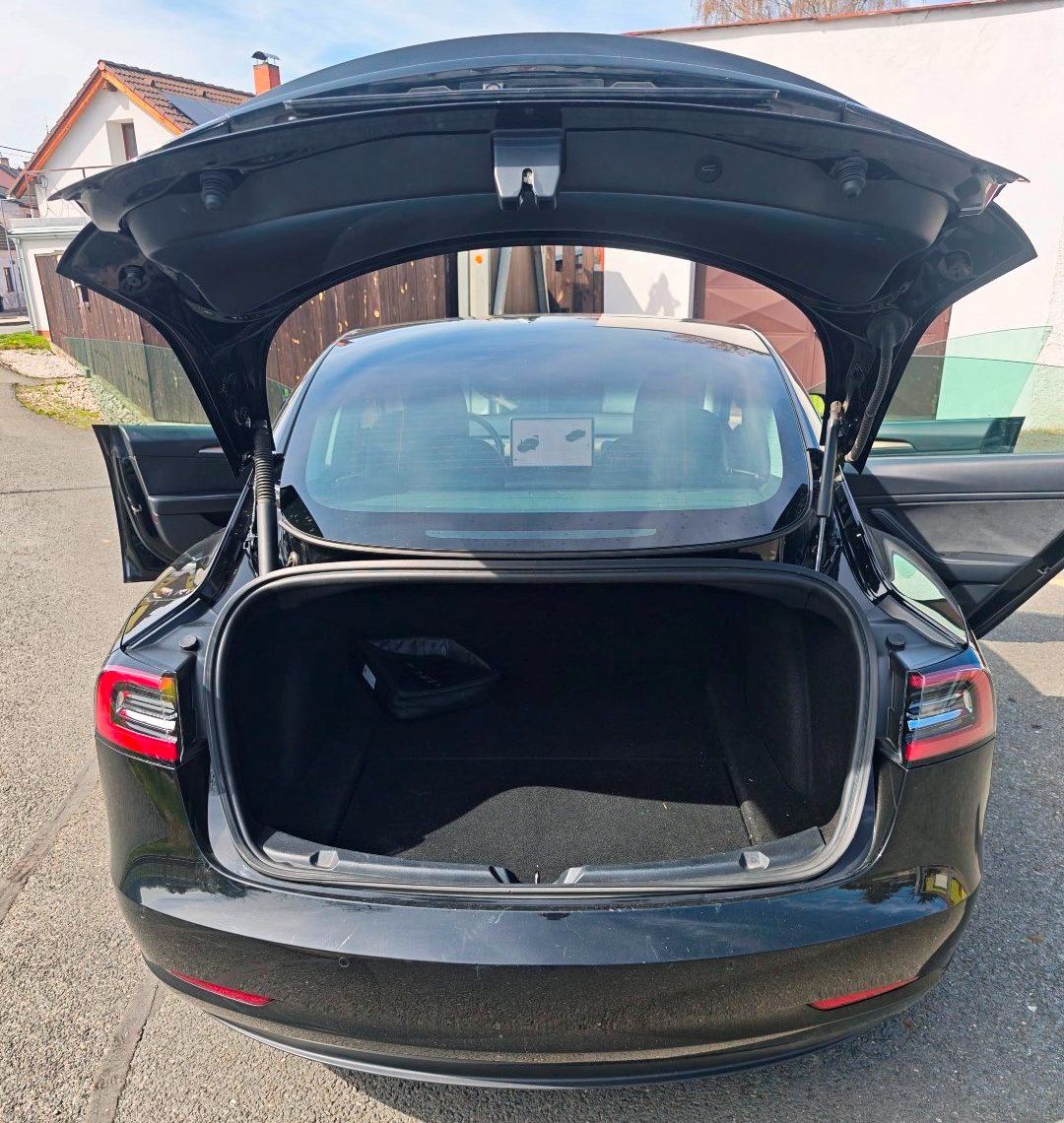 Tesla Model 3 Long Range 2021 AWD refresh původ ČR - 11