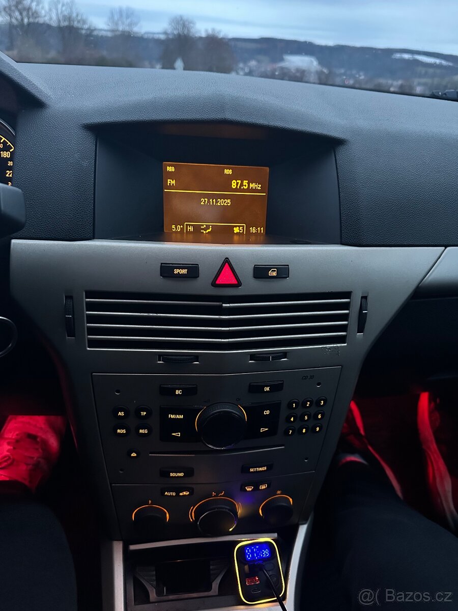 Opel Astra H 1.6 85kw automat - 11