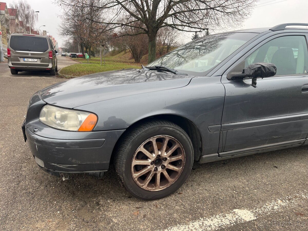 Volvo V70 2.4 D5 136 kW - náhradní díly - 11
