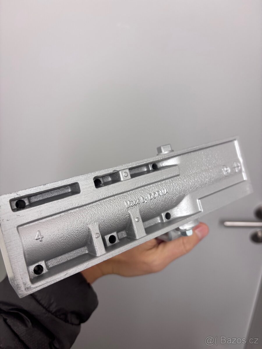 Dveřní zavírač - 11