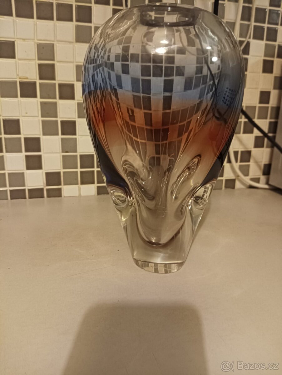 Váza ,hutní sklo . - 11