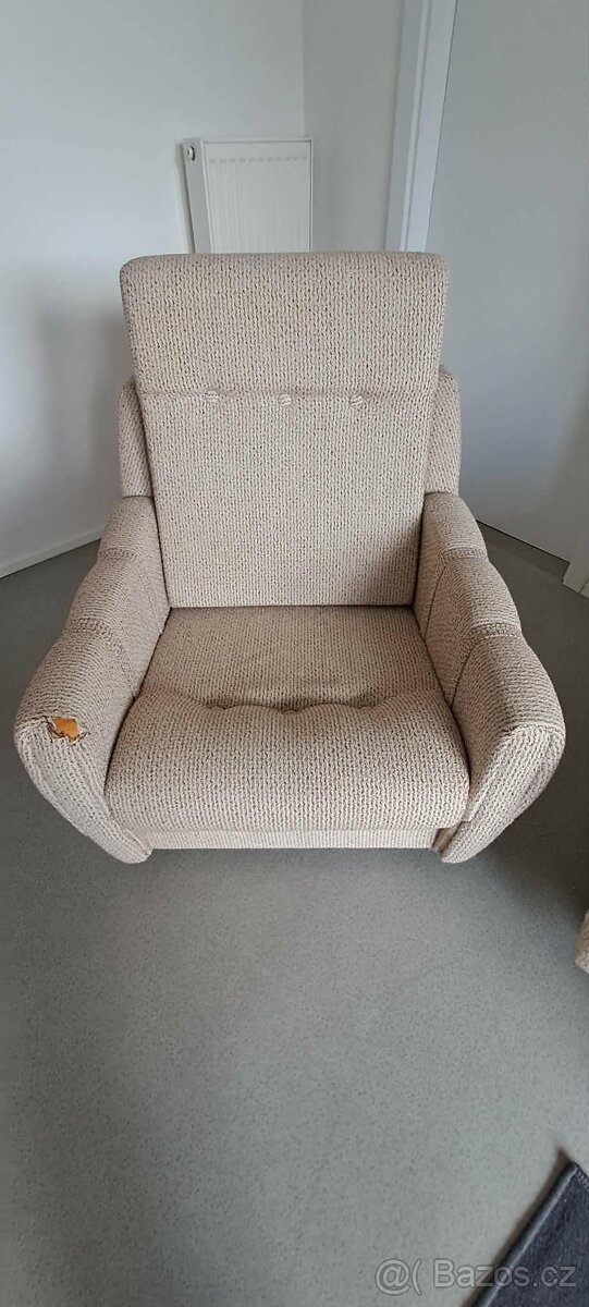 Rozkládací gauč a 2 křesla - 11