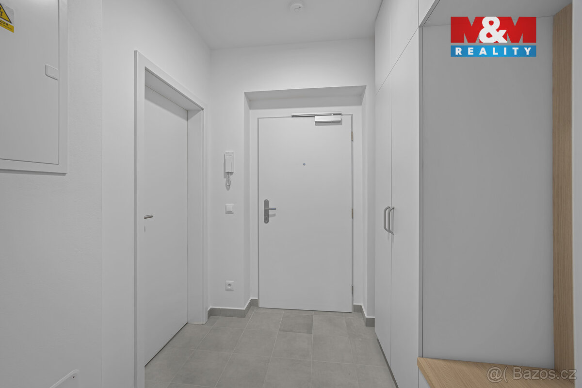 Prodej bytu 1+kk, 32 m², Hradec Králové, ul. Antonína Petrof - 11