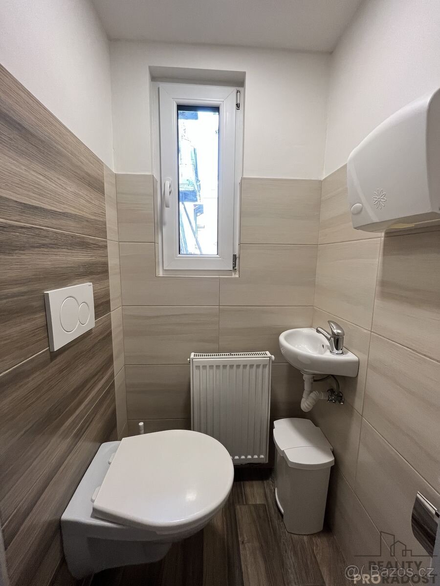 PRONÁJEM KOMERČNÍCH PROSTOR 75m2, Macharova ul., Mor. Ostrav - 11