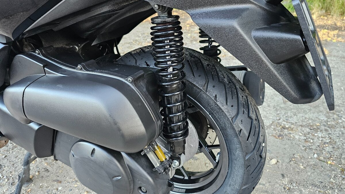 Yamaha X-MAX 250 ABS r.v. 2016 - 11