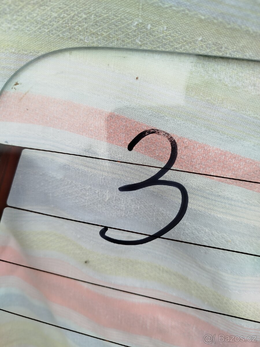 Škoda Felicie sklo kufru - 11