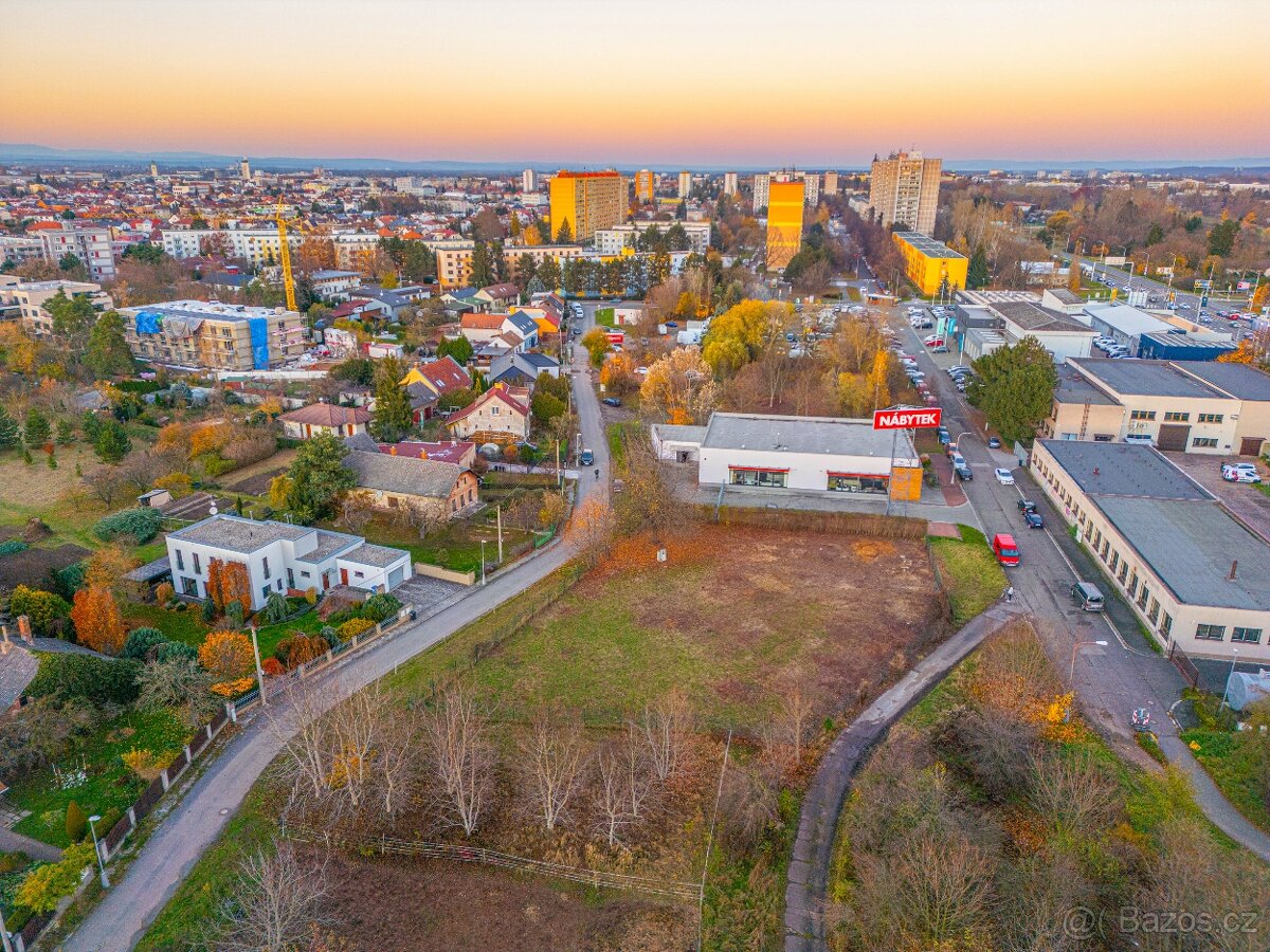 Pronájem komerčního pozemku - 11